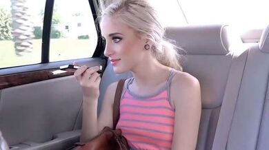 『无码中字』变态男友让女朋友给司机吃鸡吧 美女直接脱光把粉逼给司机插